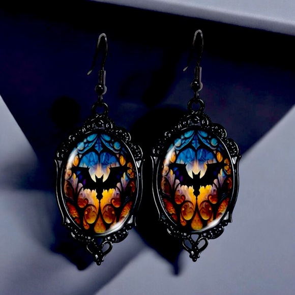 Vintage Cameo Style Gothic Bat‎ Earrings Glass Encased Alloy & Iron Hook - Picture 4 of 10